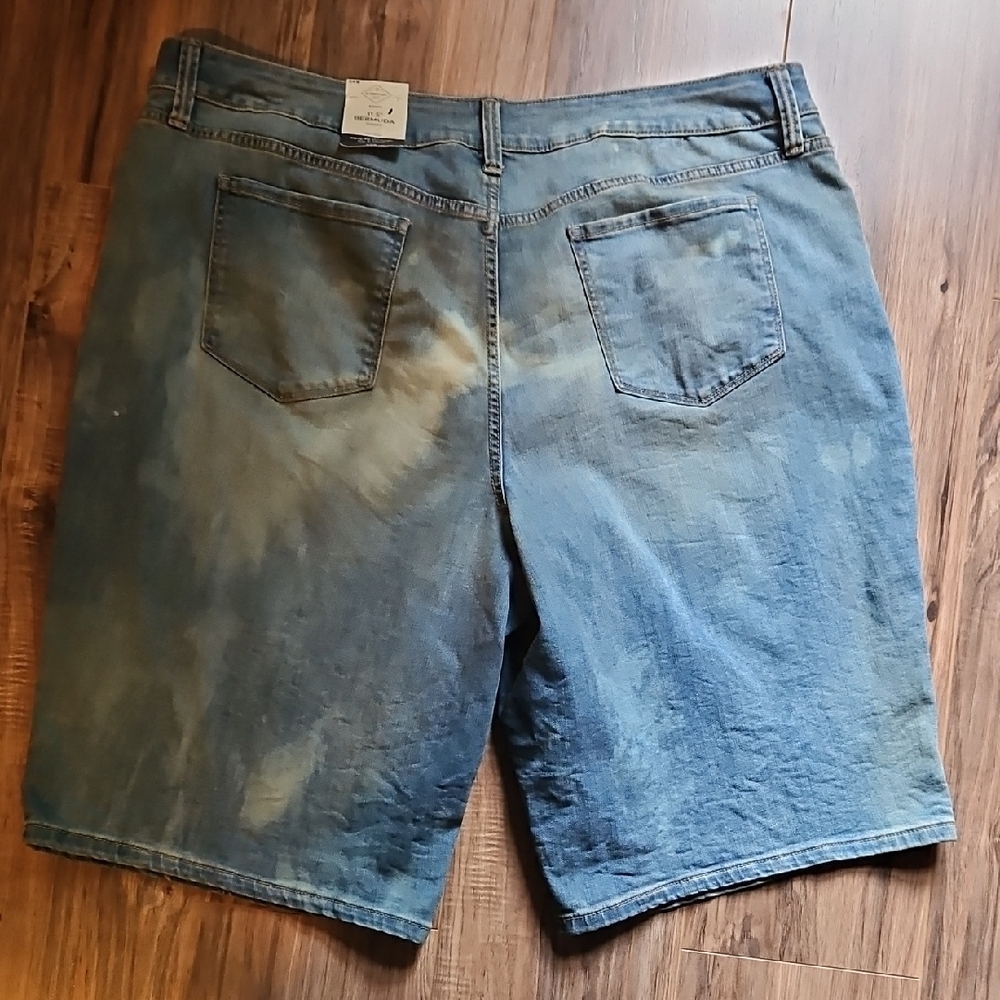 St Johns Bay Lt Blue Lagoon Reverse Bleached Mid Rise Bermuda Shorts 24W - Picture 15 of 16